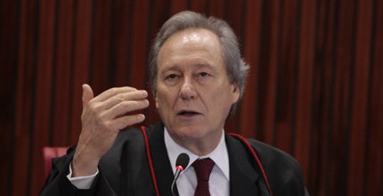 Ministro Ricardo Lewandowski em sessão plenária do ano judiciário Ministro Ricardo Lewandowski em sessão plenária de encerramento do ano judiciário. Brasilia-DF ...