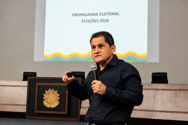 “A Justiça Eleitoral vai combater fortemente qualquer tipo de desinformação e deepfakes”, afirmou Leandro Leri Gross durante encontro com partidos