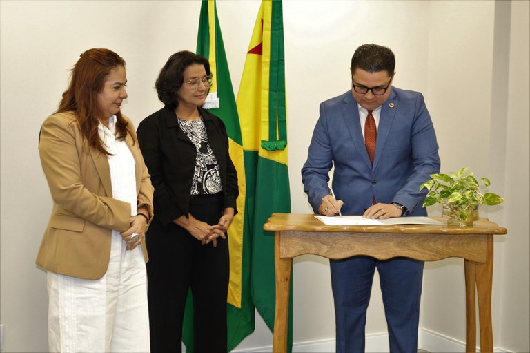 Magistrado representa a classe dos advogados na Corte Eleitoral 
