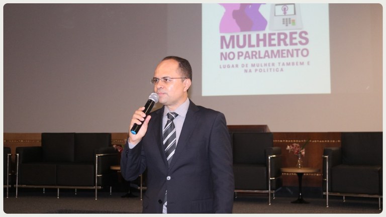 Autoridades debatem barreiras, conquistas e estratégias para mais mulheres no Parlamento durante simpósio no Tribunal Regional Eleitoral do Acre Autoridades debatem barreiras, conquistas e estratégias para mais mulheres no Parlamento durante...