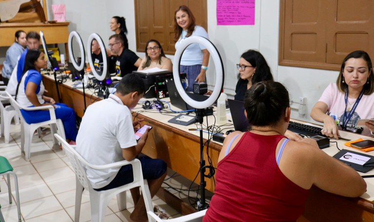 Com alta procura, ação foi marcada pela presença de jovens eleitores e superou as expectativas da Justiça Eleitoral Com alta procura, ação foi marcada pela presença de jovens eleitores e superou as expectativas d...