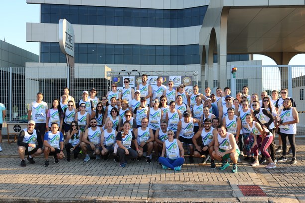Com espírito coletivo, TRE-AC realiza 1ª Corrida/Caminhada pelos seus 50 anos Evento celebra meio século da Justiça Eleitoral acreana com saúde, união e valorização dos servi...