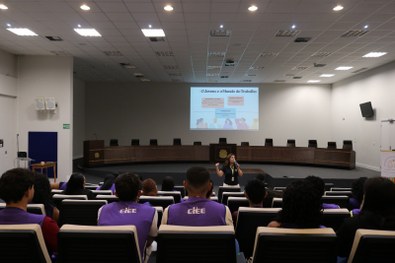 TRE-AC promove evento que conecta memória institucional e cidadania entre jovens
Estagiários do...