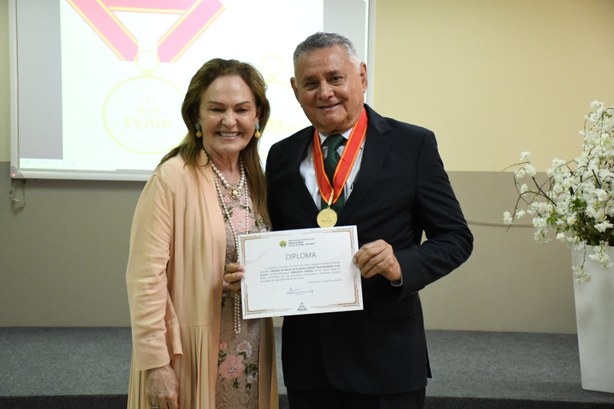 Desembargador Francisco Djalma é condecorado pela Escola do Poder Judiciário do Acre Solenidade foi prestigiada por magistradas(os) e servidoras(es), autoridades e representantes de...