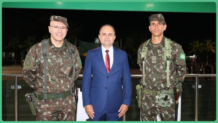 Desembargador Júnior Alberto prestigia despedida do General Diógenes, comandante da 17ª Brigada de Infantaria de Selva Cerimônia reuniu autoridades civis e militares em Rio Branco; Presidente do TRE-AC destacou a im...