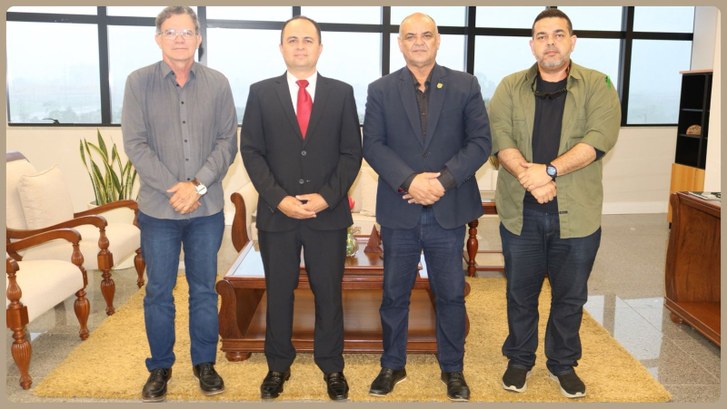 Desembargador Júnior Alberto recebe visita institucional do Delegado-Geral da Polícia Civil Encontro fortalece parceria entre as instituições