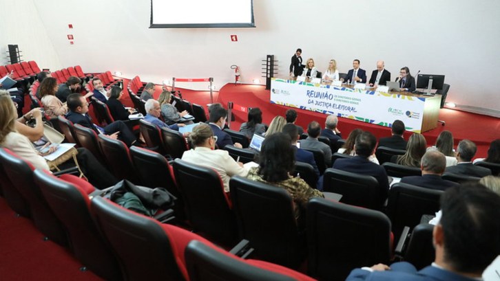 Diretores-gerais da Justiça Eleitoral definem estratégias de ação para as Eleições 2024 Encontro ocorreu ao longo desta quarta-feira (28) e contou com a presença de representantes de t...