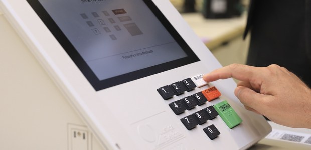Eleições 2022: eleitores contarão com tempo a mais para conferência do voto na urna eletrônica Intuito é que a pessoa não confirme um voto por engano