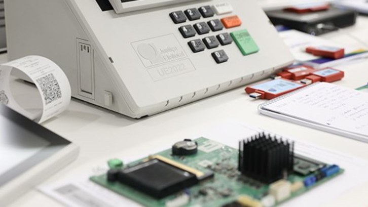 Eleições 2024: conheça as etapas de auditoria da urna eletrônica Antes, durante e após o pleito, há dezenas de oportunidades de auditar a urna e os sistemas corr...