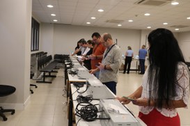 Procedimento avalia desempenho e segurança dos equipamentos em ambiente que simula o dia da vota...