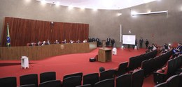 Aparelho deverá ser deixado na mesa receptora junto com o documento de identificação. Decisão te...