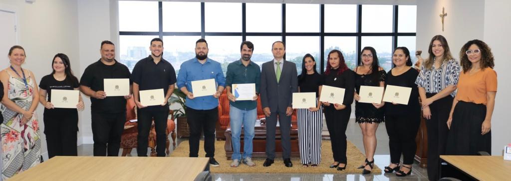 Em alusão ao Dia Internacional do Intérprete de Libras, TRE-AC homenageia integrantes do Núcleo de Apoio à Inclusão da UFAC Encontro foi realizado, nesta sexta-feira, na presidência do Tribunal