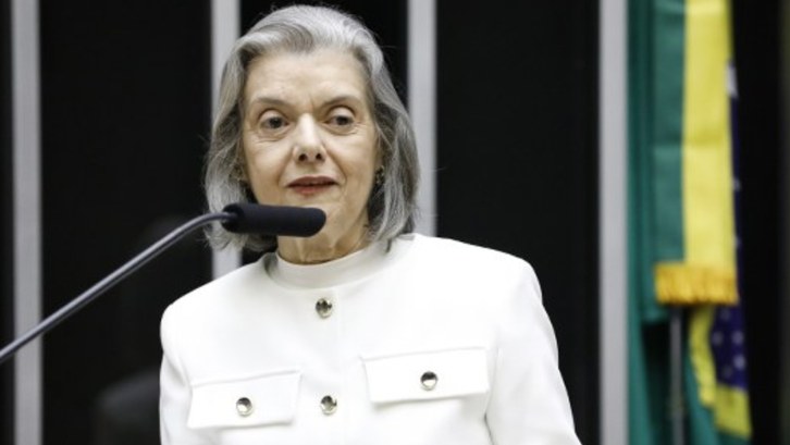 Em evento, ministra Cármen Lúcia ressalta ação contínua de combate à violência contra as mulheres Presidente do TSE fez pronunciamento em sessão solene da Câmara dos Deputados pelo fim da violên...