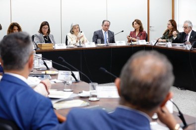 Em reunião com a ministra Cármen Lúcia, presidente do TRE-AC participa de alinhamento nacional p...