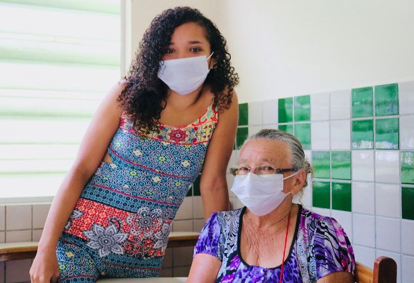 “Enquanto eu estiver vida e puder andar eu vou votar” Eleitora de 79 anos destaca a importância do voto durante evento na Cidade do Povo