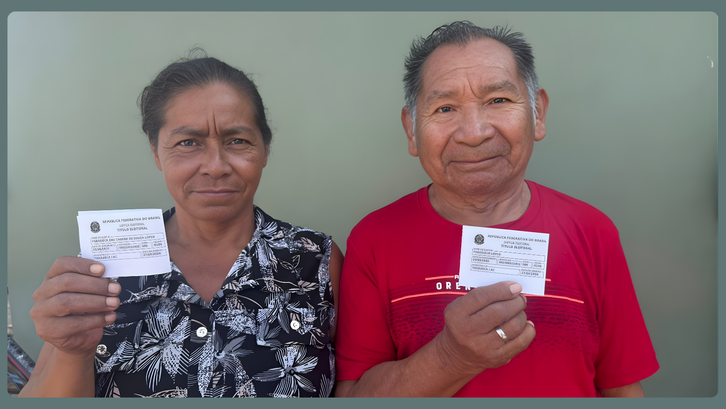 Em Tarauacá, eleitor de 95 anos buscou atualização cadastral ao lado da filha