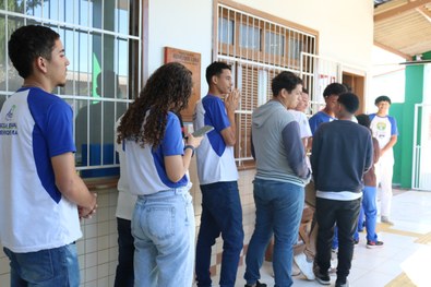 Iniciativa conta com urnas eletrônicas, treinamento técnico e protagonismo dos alunos na organiz...