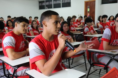 Mesmo não sendo obrigatório aos 16 e 17 anos, estudantes demonstram engajamento e procuram emiti...