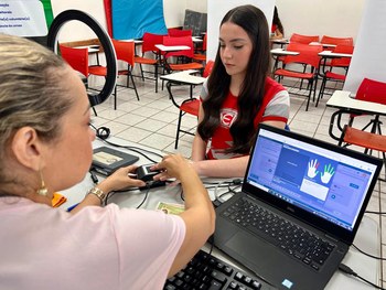 Mesmo não sendo obrigatório aos 16 e 17 anos, estudantes demonstram engajamento e procuram emiti...