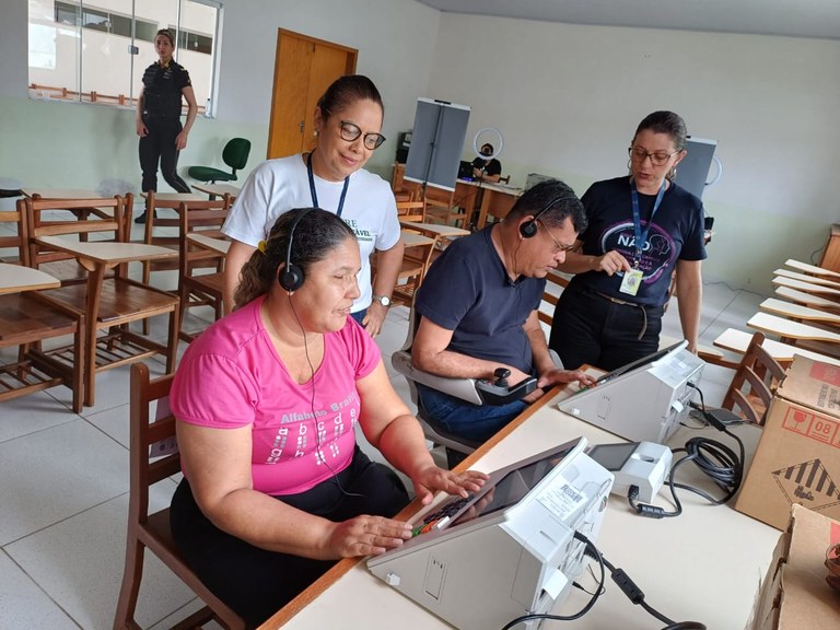 Ação no Centro de Apoio às Pessoas com Deficiência Visual alia atendimento, biometria e treiname...