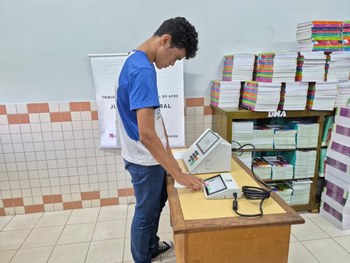 Cerca de 150 atendimentos no primeiro dia; jovens de 16 e 17 anos lideram emissão do primeiro tí...