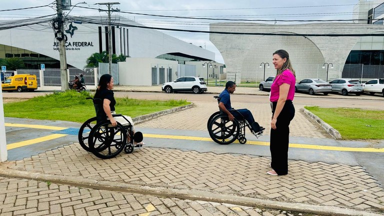 Justiça Eleitoral conclui capacitação sobre inclusão e acessibilidade em todo o Acre Programa Sentindo na Pele promove experiências imersivas e sensibiliza servidores para um atendi...