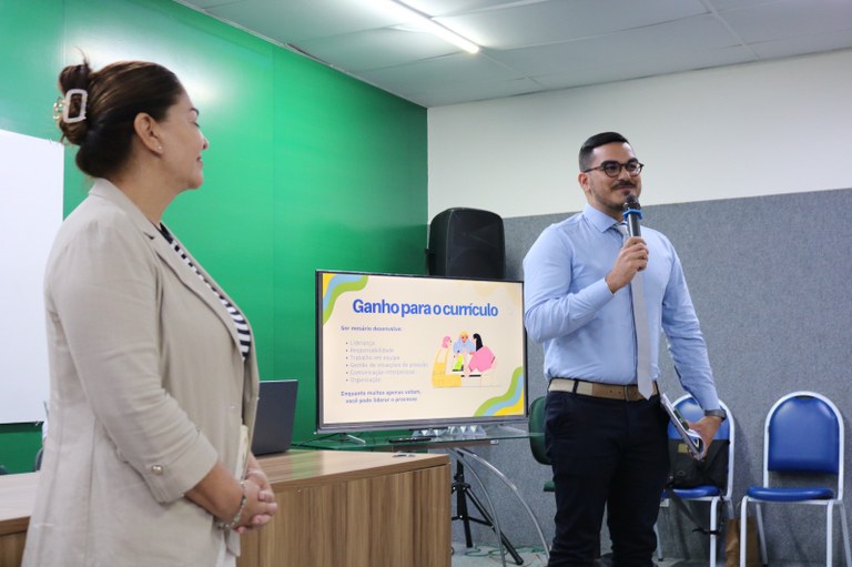 Justiça Eleitoral encerra Semana de Combate à Desinformação com debate em curso de Direito Encontro reuniu 85 universitários e abordou o programa mesário voluntário, educação midiática e ...