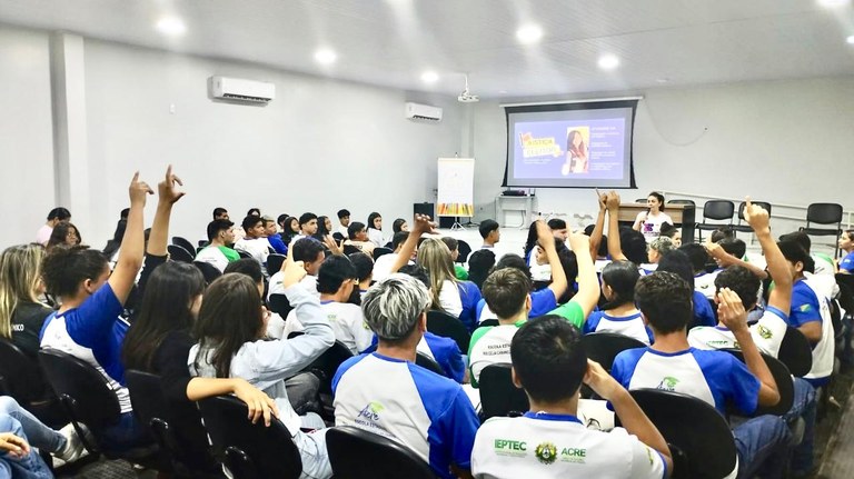 Justiça Eleitoral promove ação em Assis Brasil com foco na juventude e inclusão eleitoral Mais de 80 estudantes participaram da palestra e 62 novos títulos foram emitidos na Escola Íris ...