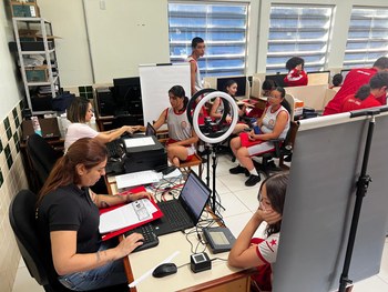 Ação promove palestra, teatro, quiz e atendimento ao eleitor, com foco na formação cidadã de jov...