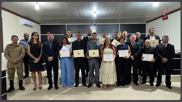 Justiça Eleitoral realiza diplomação dos eleitos em Feijó Evento na Câmara Municipal oficializou mandatos do prefeito, vice-prefeito e 13 vereadores para ...