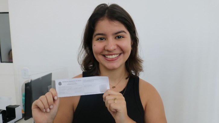 Juventude e a democracia: o exemplo de Manuela Pires em busca do direito ao voto Aprovada em 3º lugar no curso de direito da UFAC, estudante busca participar ativamente das Elei...