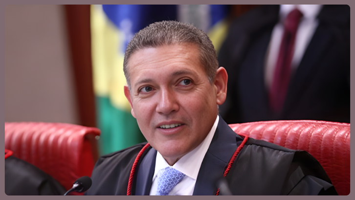 Ministros Nunes Marques e André Mendonça são eleitos presidente e vice do TSE Eleição foi realizada na urna eletrônica, no plenário da Corte, nesta terça (14)