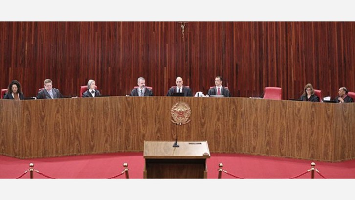 Pela primeira vez, duas ministras negras compõem a bancada do Plenário do TSE Composição da Corte na sessão plenária desta quinta (9) é marcada por maioria feminina