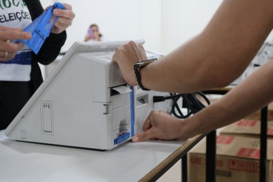 Preparação e lacre das urnas eletrônicas avançam no Acre para as Eleições 2026