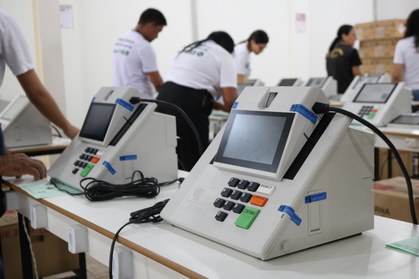 Preparação e lacre das urnas eletrônicas avançam no Acre para as Eleições 2026