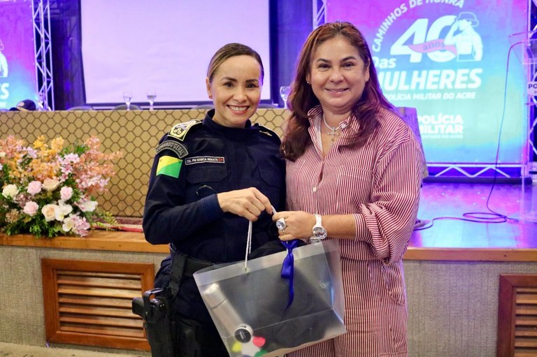 Presidente do TRE-AC participa de celebração dos 40 anos da presença feminina na Polícia Militar Durante o evento “Caminhos de honra das mulheres na Política Militar”, realizado na OAB/AC, a de...