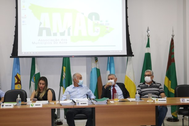 Presidente do TRE-AC participa de reunião da AMAC A Justiça Eleitoral precisa da parceria com as prefeituras para o fortalecimento da democracia