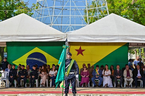 Presidente do TRE-AC prestigia solenidade em alusão ao Dia da Bandeira Nacional Evento foi realizado neste domingo, 19, no quartel da PMAC