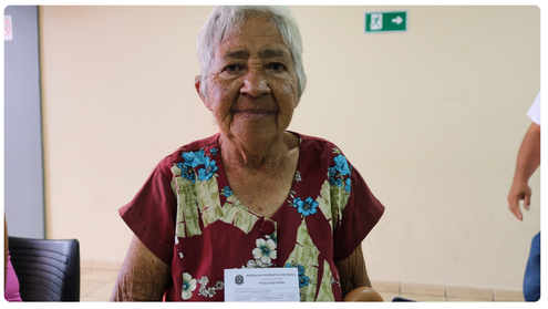 Mesmo com voto facultativo, idosos procuraram atendimento para manter situação regular e seguir ...