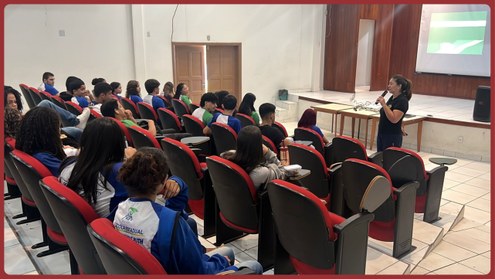 Estudantes da Escola Dom Henrique Ruth e da Escola São José participaram das ações educativas pr...