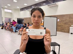 Em Cruzeiro do Sul, jovem chegou às 3h da manhã para garantir o primeiro título