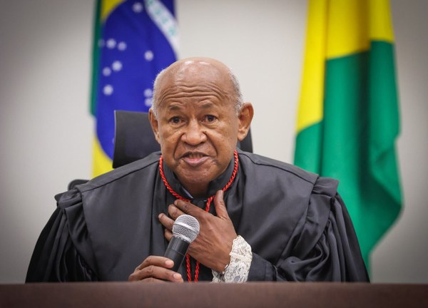 Sessão Solene marca posse do Desembargador Lois Arruda na Presidência do TRE-AC