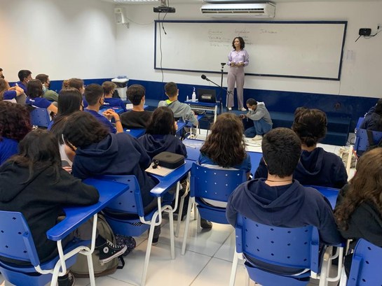 Sextou na escola Ação do TRE-AC objetiva mobilizar e conscientizar a juventude sobre a importância de tirar o tít...
