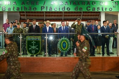 Solenidade pelos 69 anos do batalhão foi conduzida pelo Comando de Fronteira Acre/4º BIS e conto...