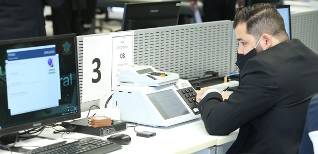 Teste Público de Segurança: sociedade e Justiça Eleitoral caminham juntas em prol da evolução do voto eletrônico Todos os modelos de urna passaram pelo TPS; descubra como os especialistas inscritos ajudaram a ...