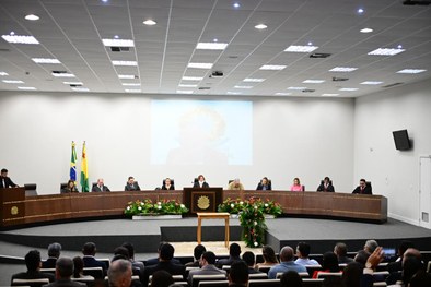 Sessão solene conduzida pela presidente Waldirene Cordeiro marcou a nova composição do TRE-AC pa...