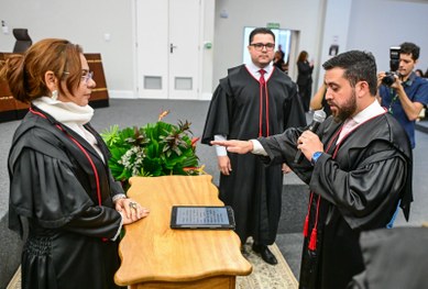 Sessão solene conduzida pela presidente Waldirene Cordeiro marcou a nova composição do TRE-AC pa...