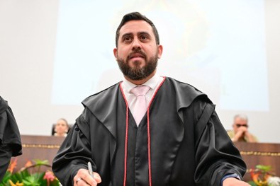 Sessão solene conduzida pela presidente Waldirene Cordeiro marcou a nova composição do TRE-AC pa...