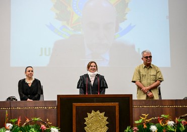 Sessão solene conduzida pela presidente Waldirene Cordeiro marcou a nova composição do TRE-AC pa...