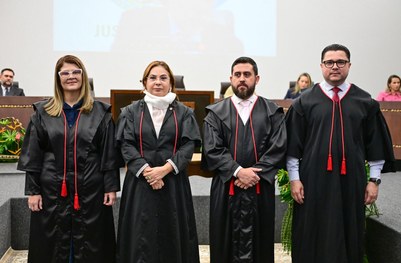 Sessão solene conduzida pela presidente Waldirene Cordeiro marcou a nova composição do TRE-AC pa...